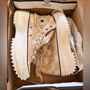 NWT Converse Platform Sneakers